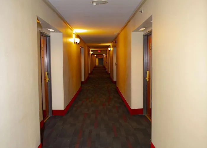 Ramada Plaza By Wyndham Garden Grove/Anaheim South